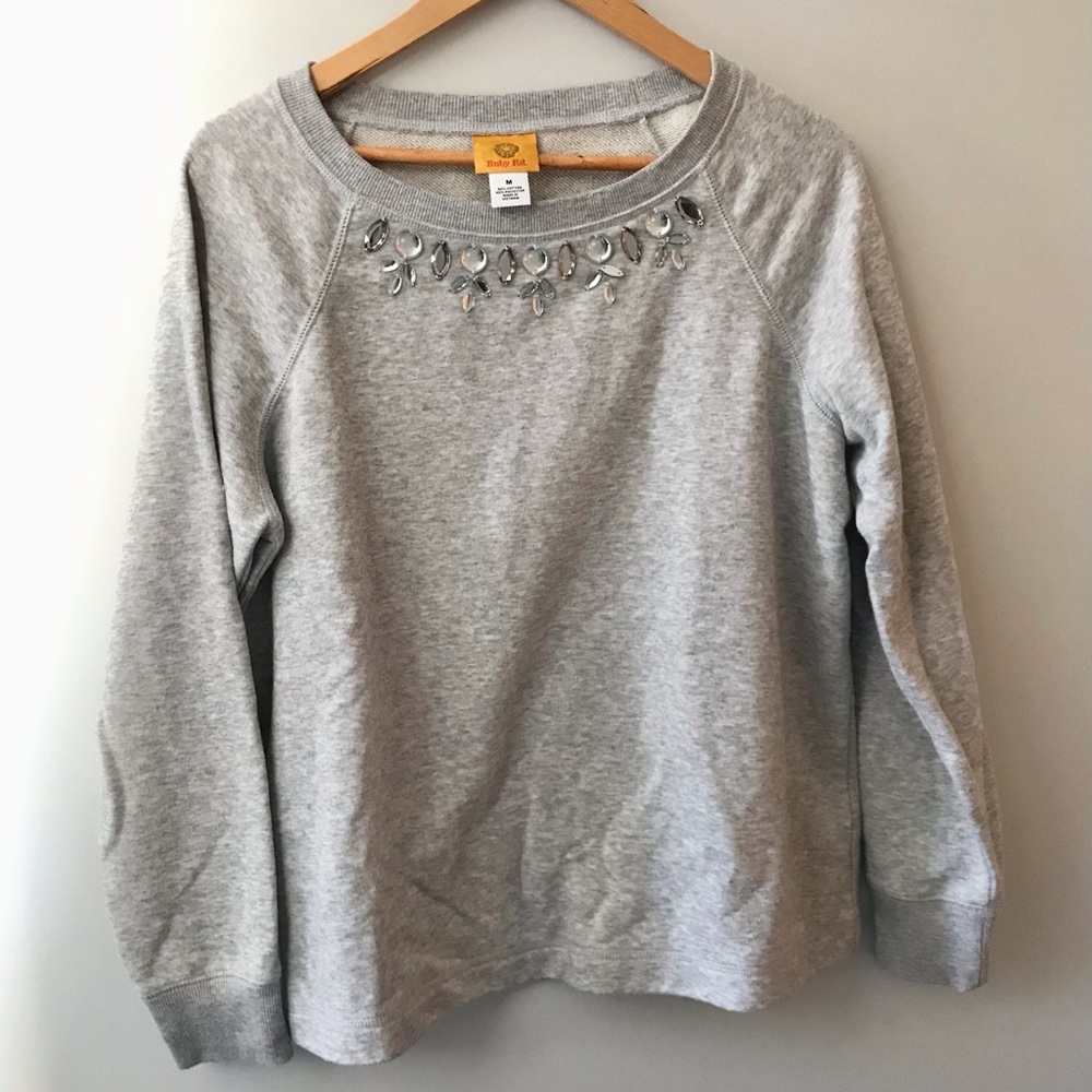 Embellished lightweight sweatshirt.